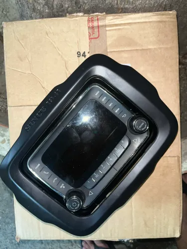 Rádio + moldura Renegade