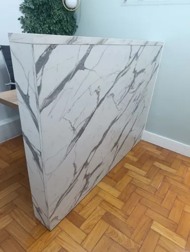 Balcão e bancada para recepção em MDF