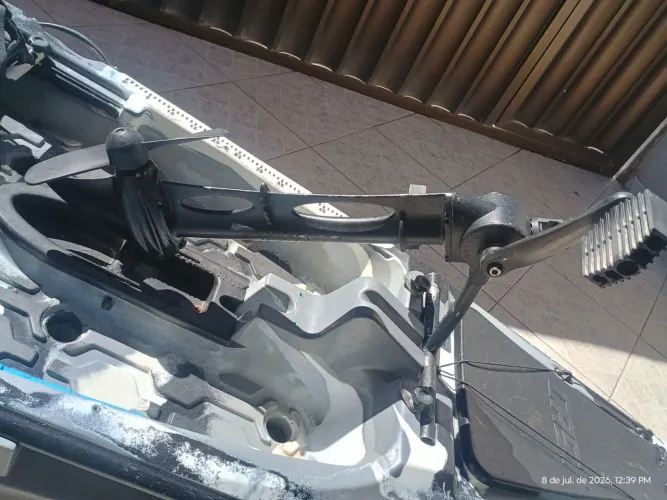 Vende-se caiaque com pedal