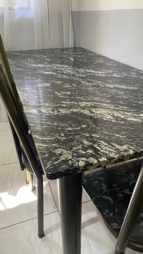 Mesa em mármore 8 cadeiras 