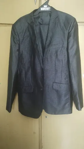 Vendo terno semi-novo Cia do terno usado apenas 1 vez