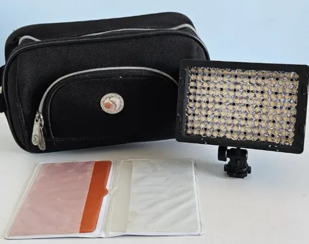 Luminária de 160 Led's para filmagem e fotografia, em eventos. Acompanha tripé.