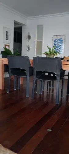 Cadeira couro legítimo - design clássico