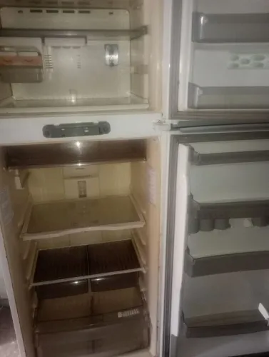 Geladeira Grande, Bem Conservada e Pronta para Uso