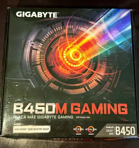 PLACA-MÃE GIGABYTE B450M GAMING CUSTOM VERMELHA E PRETA