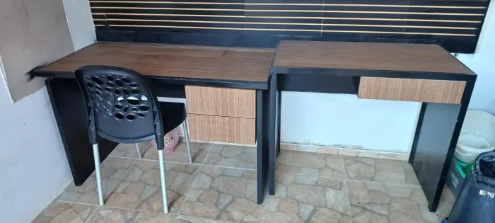 2 mesa e 1 cadeira
