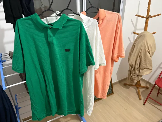 8 camisetas polo cada. Tamanhos descrição