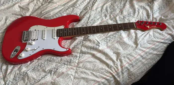 Guitarra Eagle StratoCaster (Praticamente Nova)