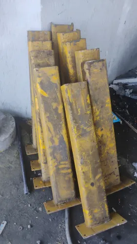 Protetor de pés de porta palete. Valor: 100,00 reais a unidade.