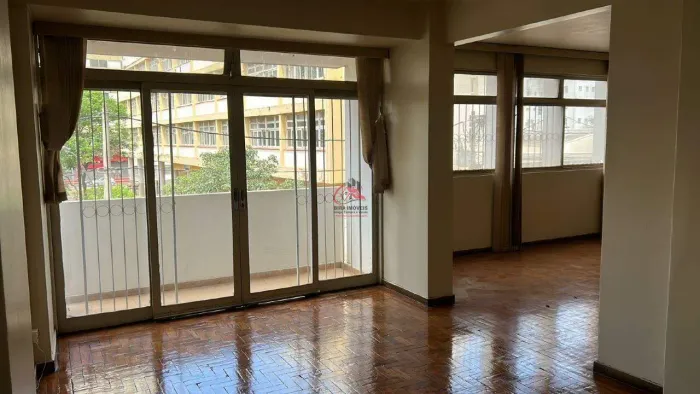 Apartamento Amplo - 4 Quartos (2 Suítes) - Centro