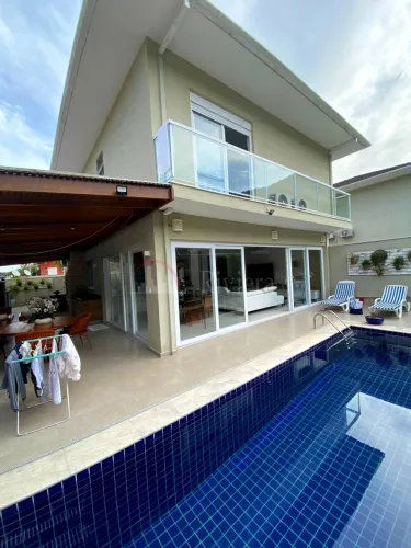 Casa a Venda em Juquehy, Condomínio Fechado a 400 Metros da Praia