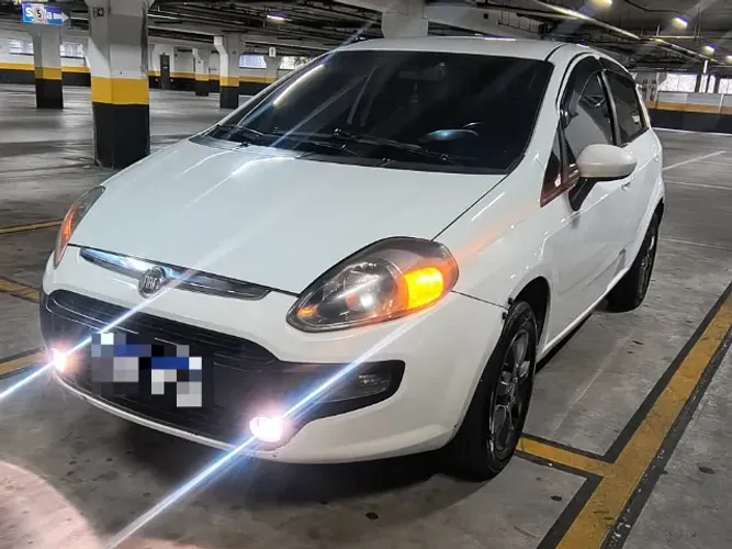 Fiat Punto Attractive 1.4 Fire Flex 8V 5P 2013