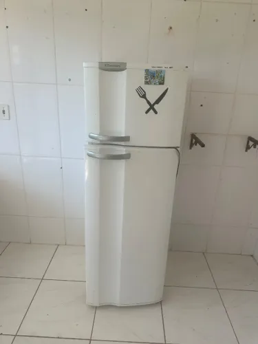 Vendo geladeira eletrolux D34 pouco uso ! Valor 650,00