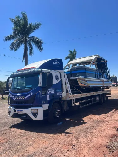 Motorista caminhão  prancha para transporte náutico 