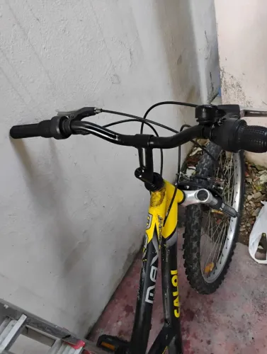 Vende-se uma bicicleta
