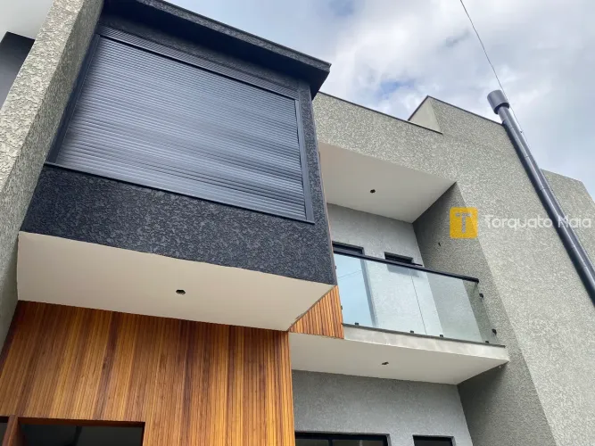Casa geminada com piscina