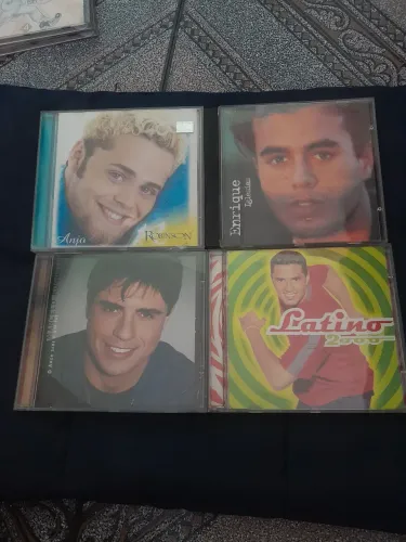 4 CDs Originais Pop e Romântico Anos 90/2000 - Enrique Iglesias, Latino, Robinson Monteiro