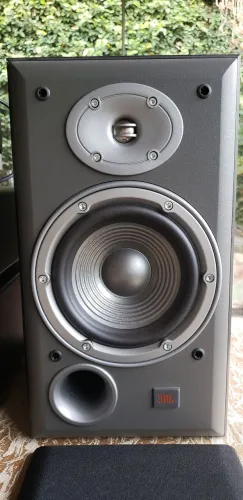 Magnifico Par de Caixas JBL Studio E30