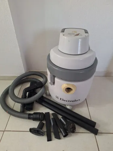 Aspirador de Pó e Água ELECTROLUX