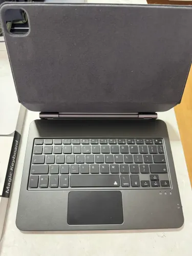 Magic Keyboard para iPad de 11 polegadas. Capa teclado.