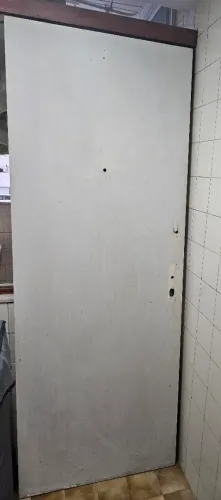 Porta de Imbuia para área interna
