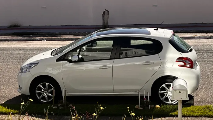 Peugeot 208 Allure 1.5 Flex 8V 5P 2015