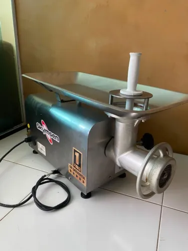 Moedor de Carne Industrial Skymsen Boca 22 ? Estado de Novo