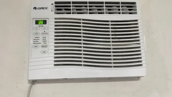 Ar Condicionado Janela Gree 7.000 BTUs 220V com Controle Remoto