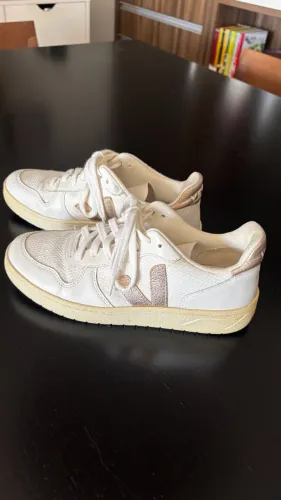 Tênis VERT Feminino Campo Chromefree Dourado