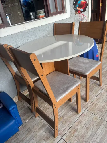 Mesa 4 cadeiras
