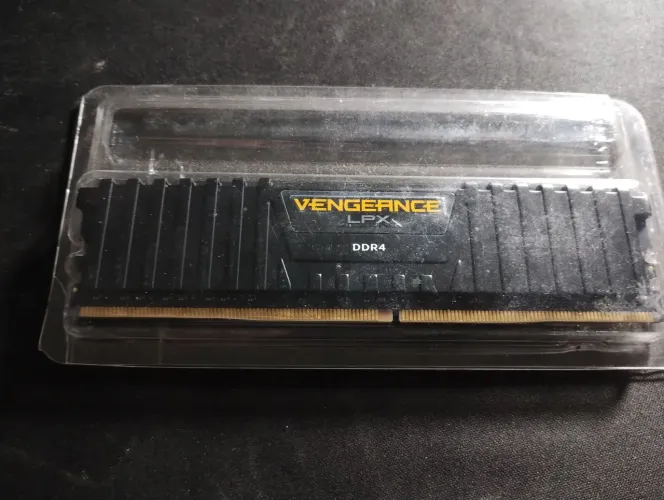 Memória CORSAIR Vengeance LPX 8GB DDR4 3200MHZ