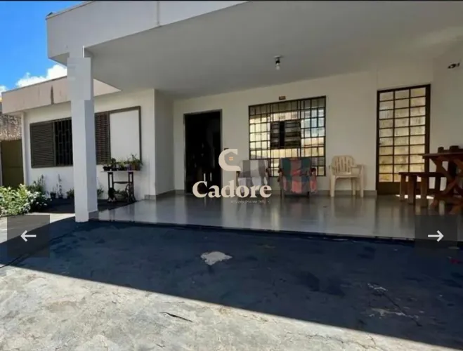 Casa a venda no Bairro Brasil sendo 4 quartos, sendo 2 suítes, ótima localização