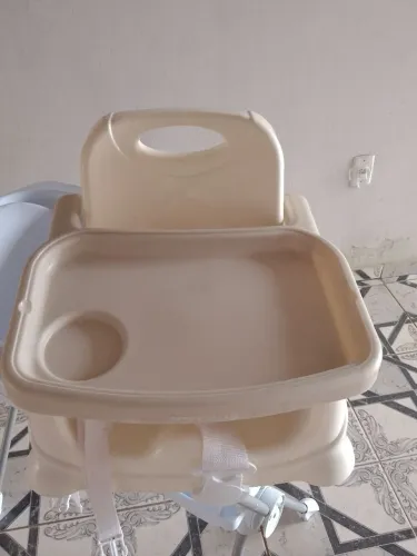 Vendo Cadeira de alimentação Portátil