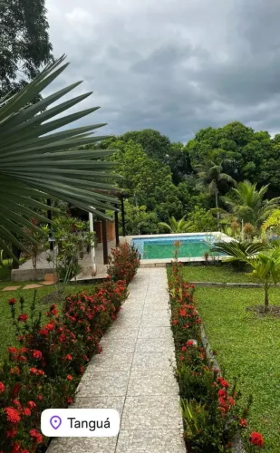 Casa de Campo com Área Gourmet, Piscina e Terreno de 5.000 m²