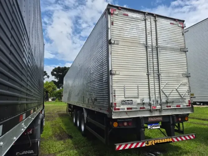 carreta bau facchini 14.00m x 2.66m ano 2002 com 12 pneus