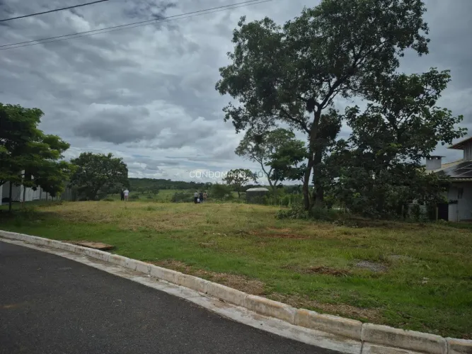Excelente lote no Condomínio Canto da Siriema!