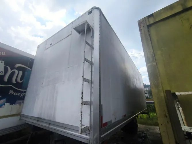 Baú refrigerado 6,4 gancheira 