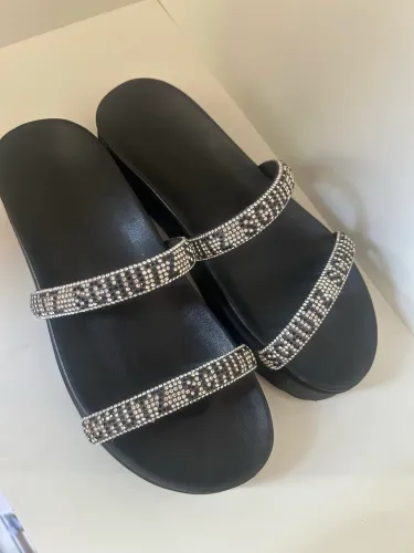PAPETE SCHUTZ COM BRILHO PRETO TAMANHO 36