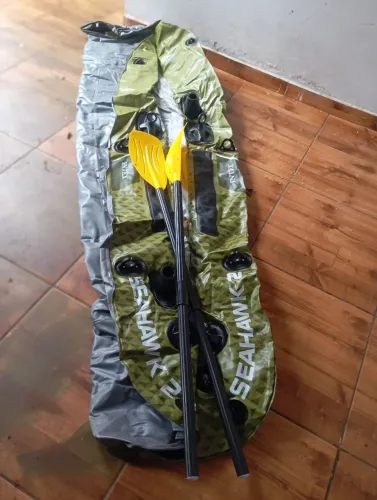 Vendo bote inflável 200 kg mais par de remos e 2 coletes salva vidas 