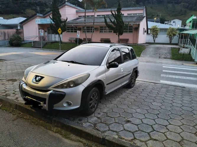 Peugeot 207 SW Escapade 1.6 16V Flex 5P 2012