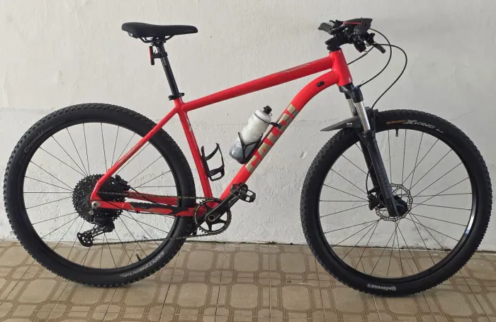 MTB CALOI EXPLORER BEM EQUIPADA E EXTREMAMENTE CONSERVADA