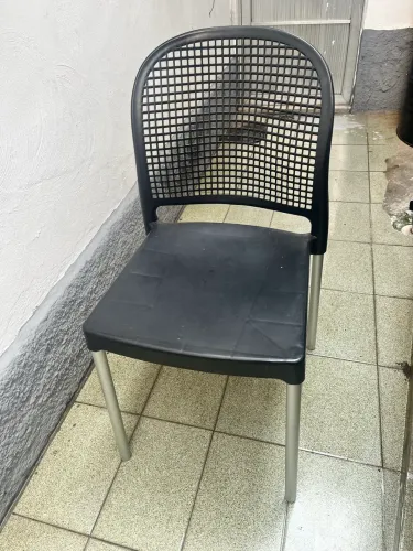 Cadeira pés alumínio assento plástico 