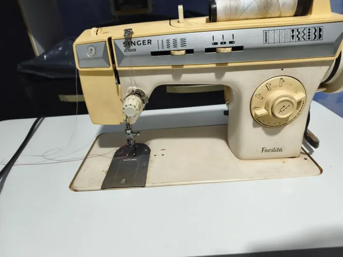 MÁQUINA DE COSTURA SINGER FUNCIONANDO PERFEITAMENTE COM GABINETE NOVINHO