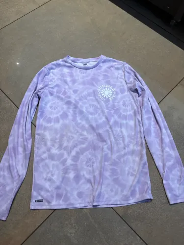 Blusa de proteção solar, mármore branco com roxo