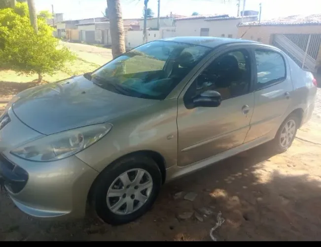 Peugeot 207 Sedan Passion XR 1.4 Flex 8V 4P 2011