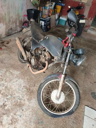 Moto R$ 1300 funcionando 