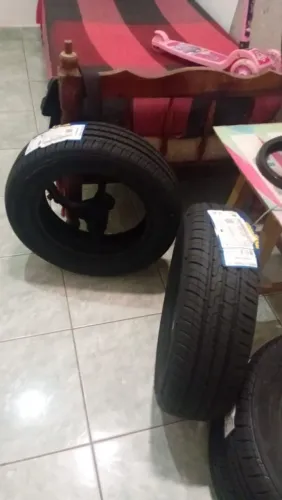 Carro vende se 4 pneus 175/65/14 novos tel *