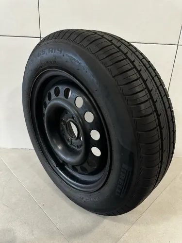 Pneu Pirelli P400 Evo 175/65 R14 82H Com Roda De Ferro