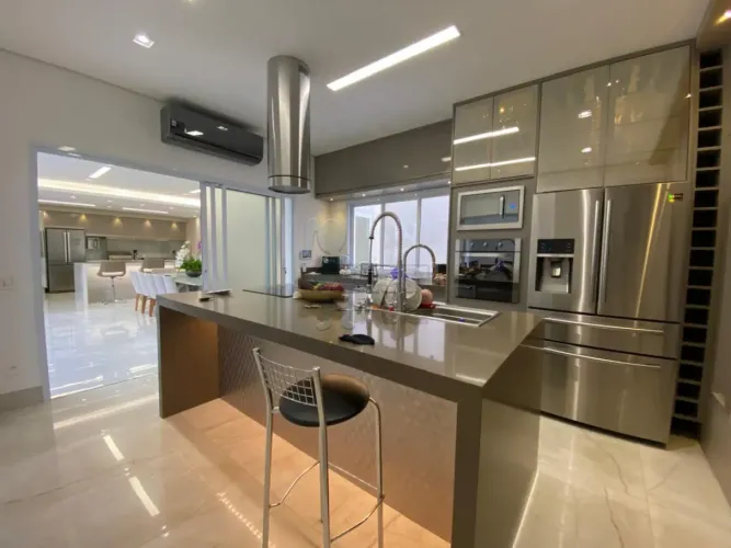 Casa sobrado de 360m² com 03 suítes para venda - Mococa