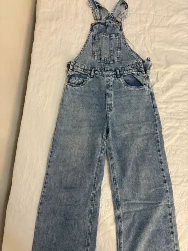 Jardineira Jeans